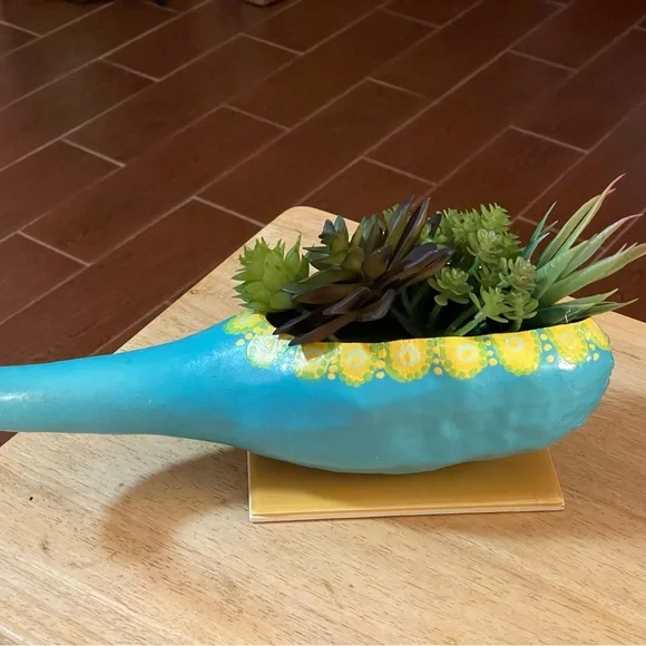 Hand crafted painted blue planter dried gourd artificial plants has tile base - Picture 5 of 7